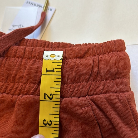 We wore what joggers - Picture 11 of 12